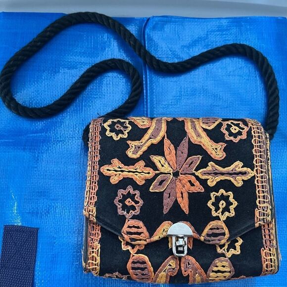 Velvet and embroidered shoulder bag - Picture 1 of 7